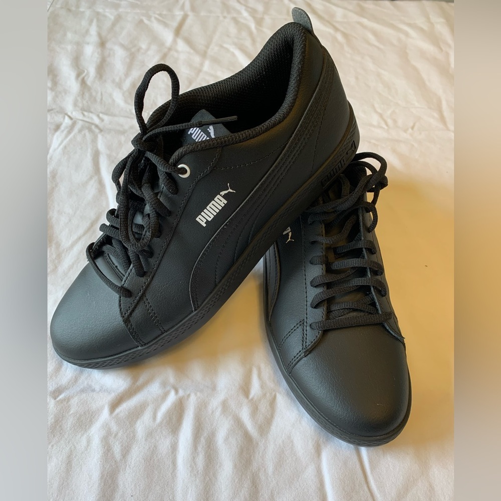 Women’s black puma shoe